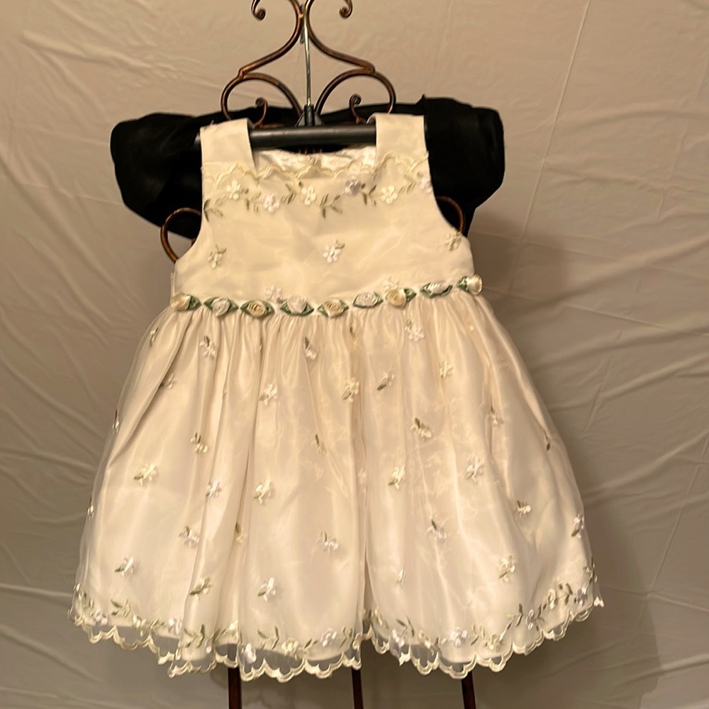 AMERICAN PRINCESS HOLIDAY DRESS. 12 - 18 Month Size Cream Color with Flowers.
